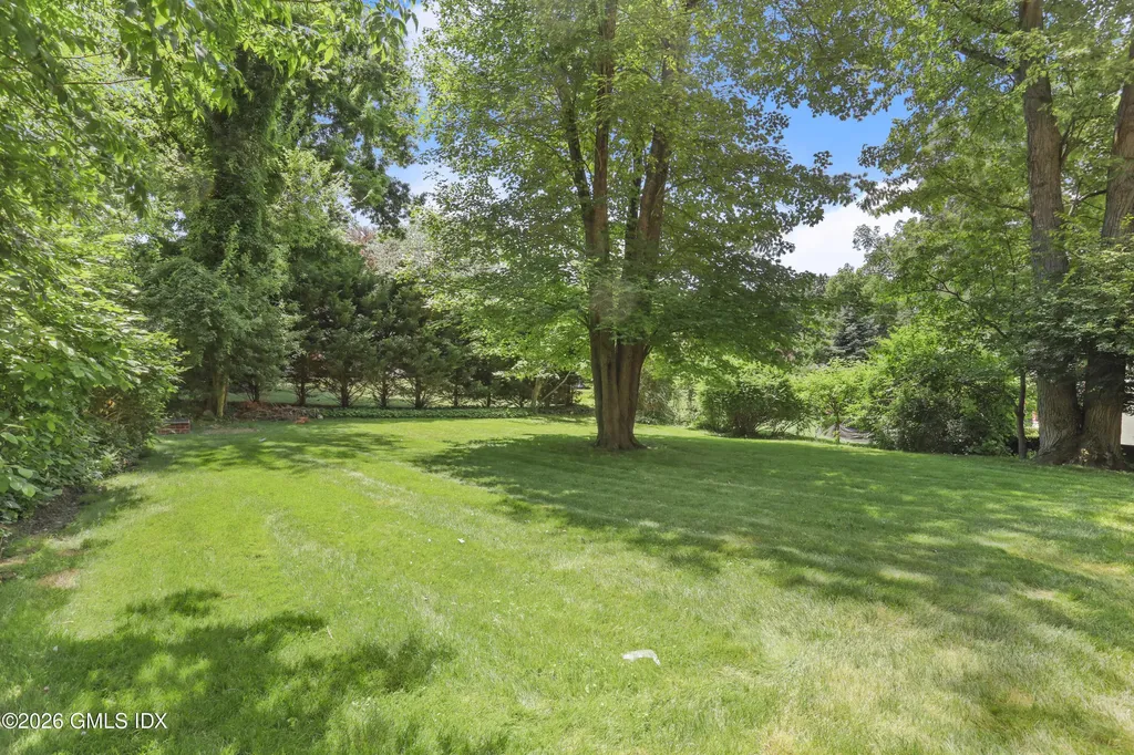 10 Macarthur Drive Old Greenwich CT 06870