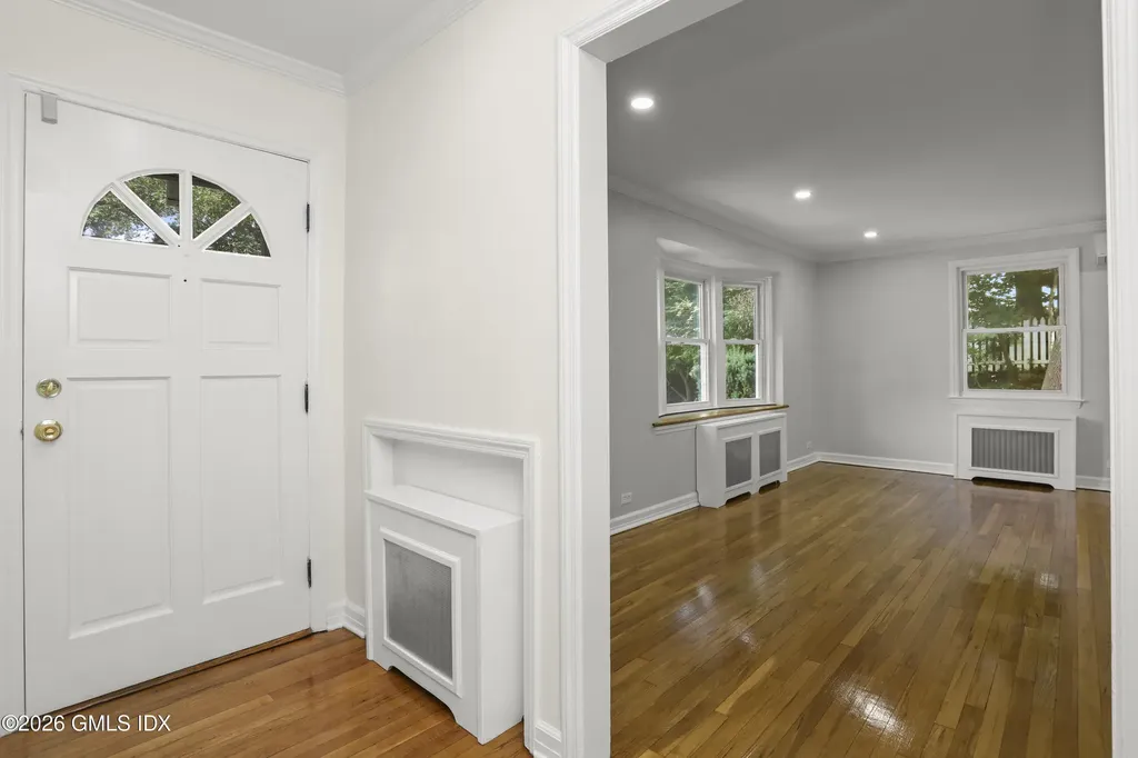10 Macarthur Drive Old Greenwich CT 06870