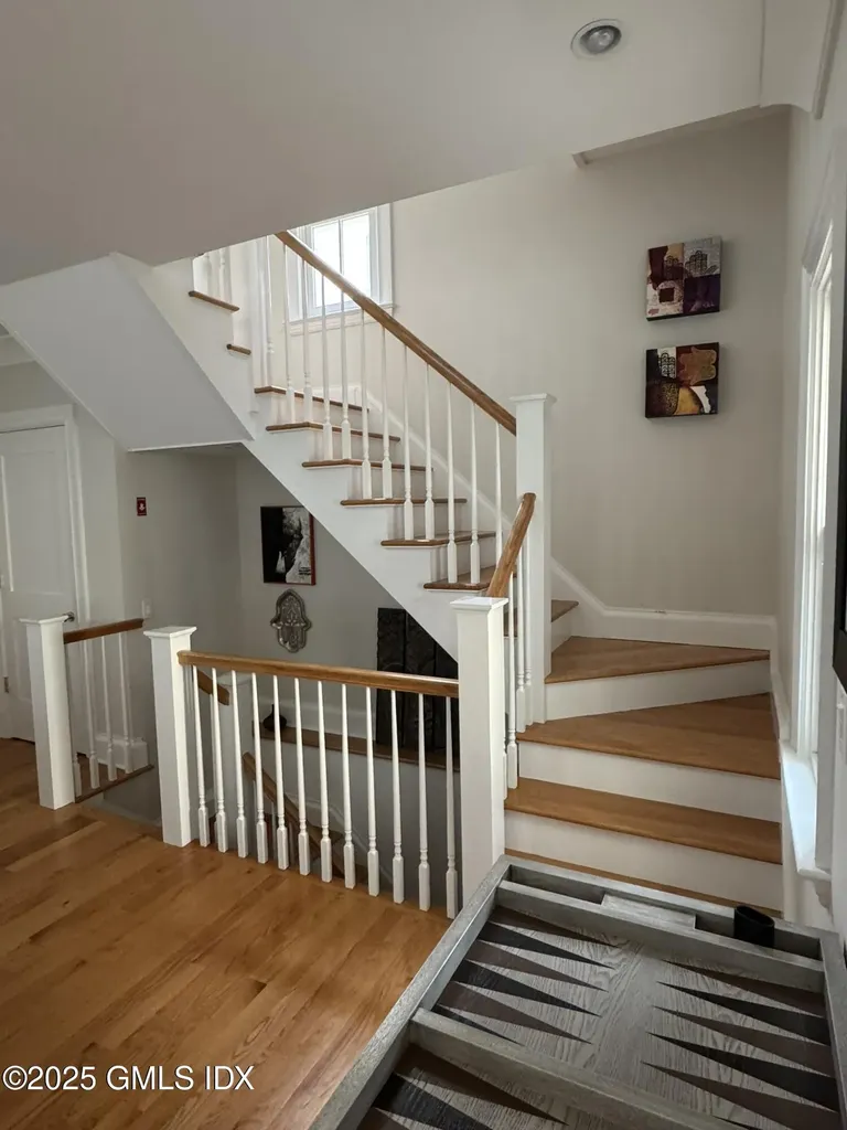 65 Sherwood Place Greenwich CT 06830