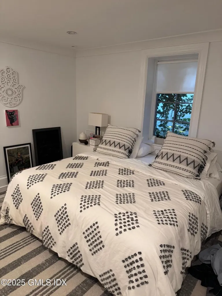 65 Sherwood Place Greenwich CT 06830