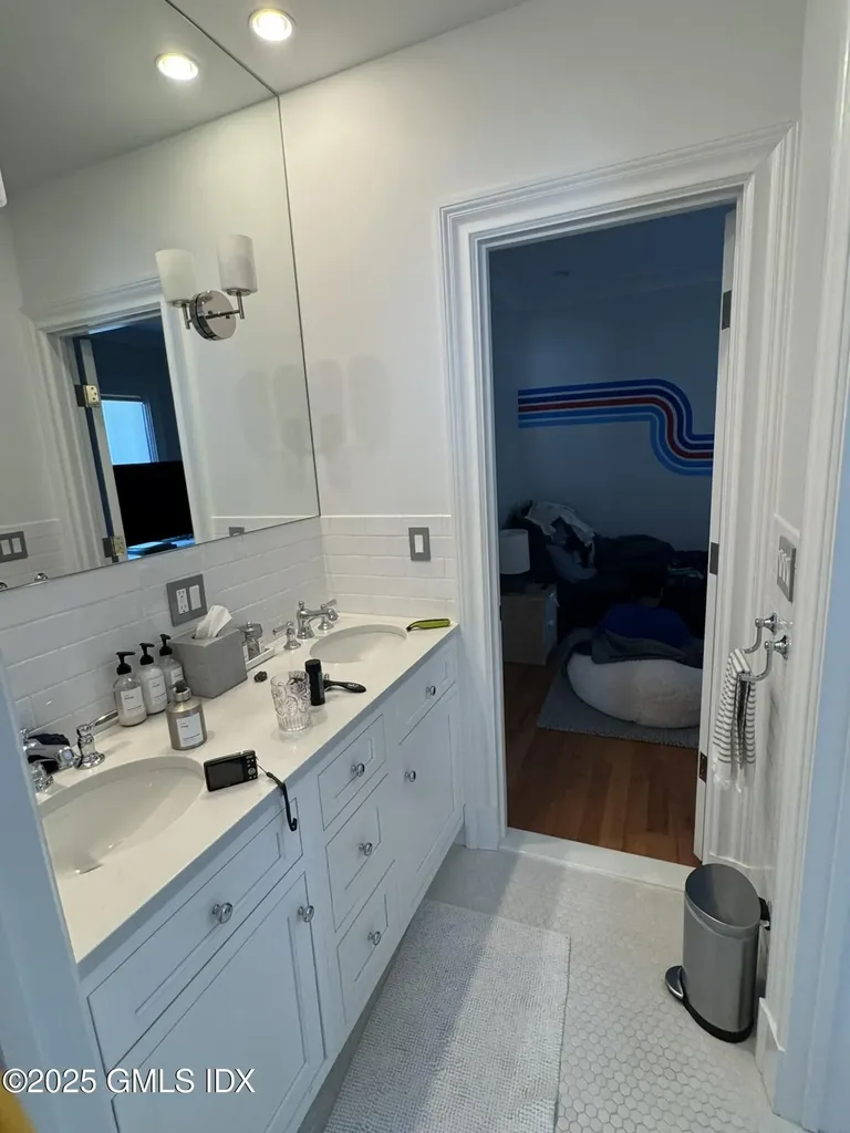 65 Sherwood Place Greenwich CT 06830