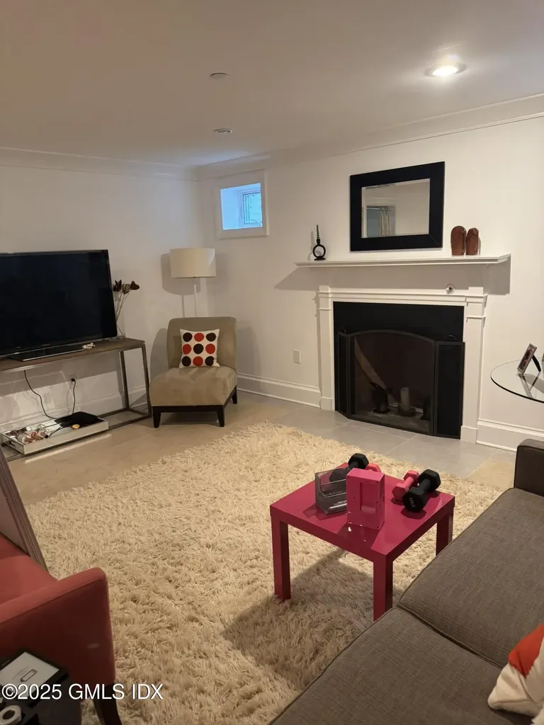65 Sherwood Place Greenwich CT 06830