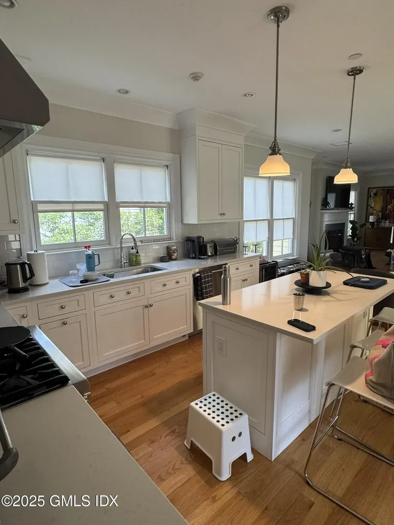 65 Sherwood Place Greenwich CT 06830