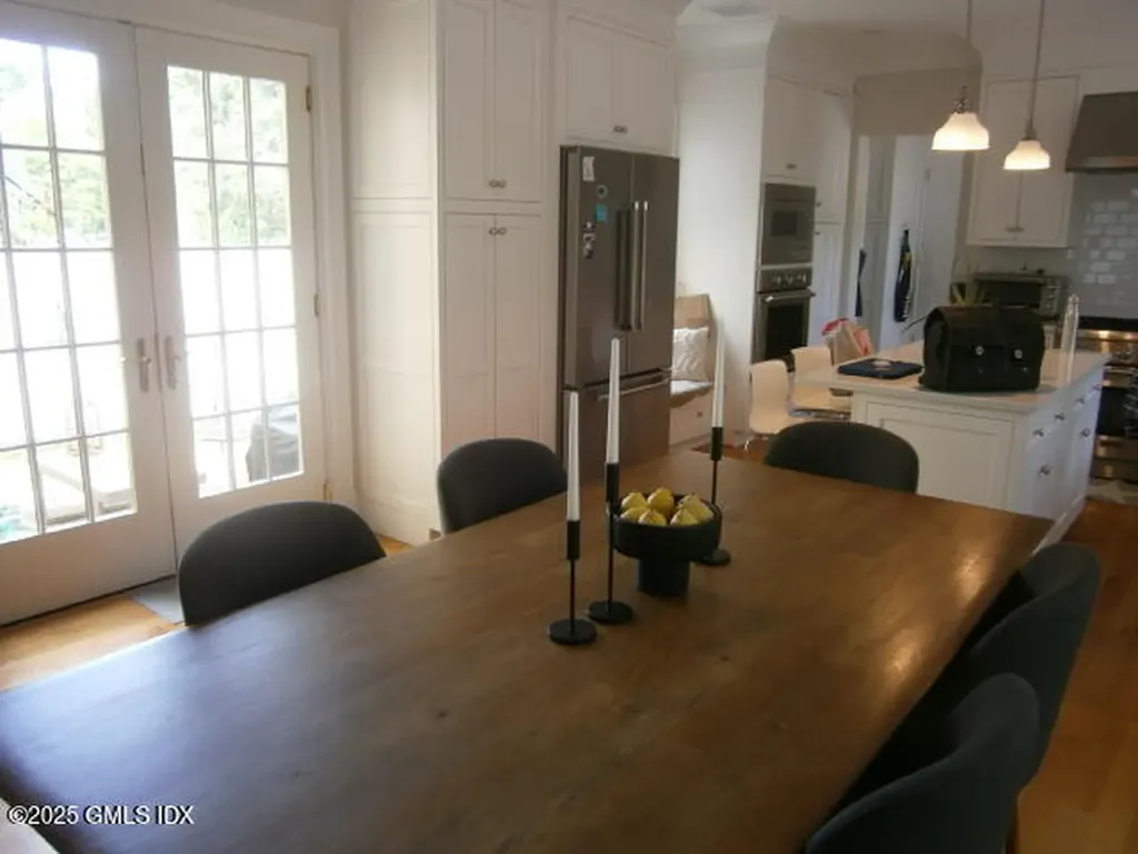 65 Sherwood Place Greenwich CT 06830