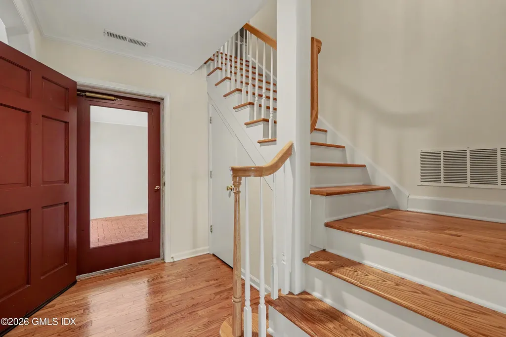 Old Greenwich CT, 51 Forest Avenue, Unit 48