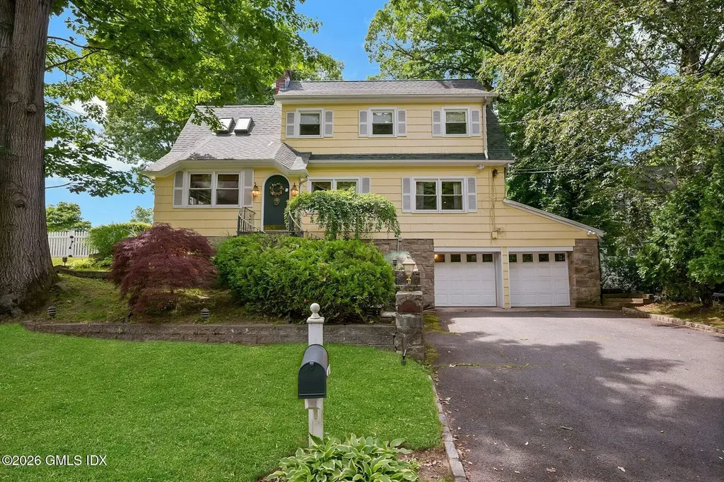 52 Center Drive Old Greenwich CT 06870