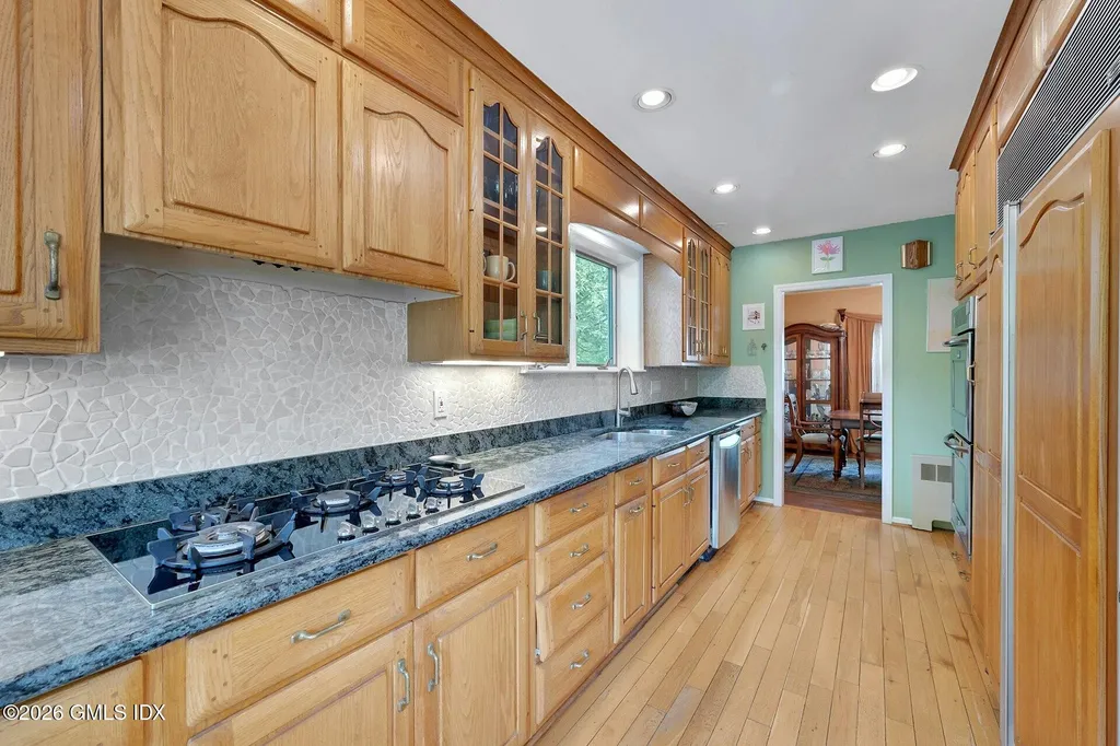 52 Center Drive Old Greenwich CT 06870