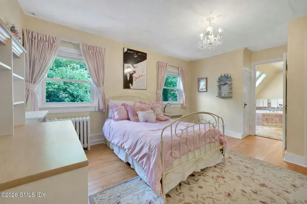 52 Center Drive Old Greenwich CT 06870