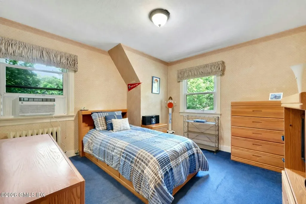 52 Center Drive Old Greenwich CT 06870