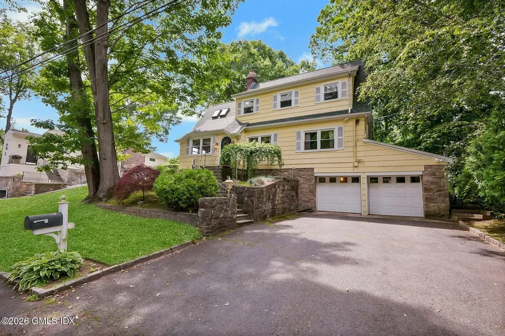 52 Center Drive Old Greenwich CT 06870