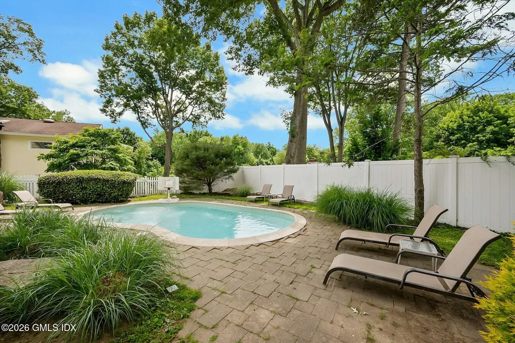 52 Center Drive Old Greenwich CT 06870