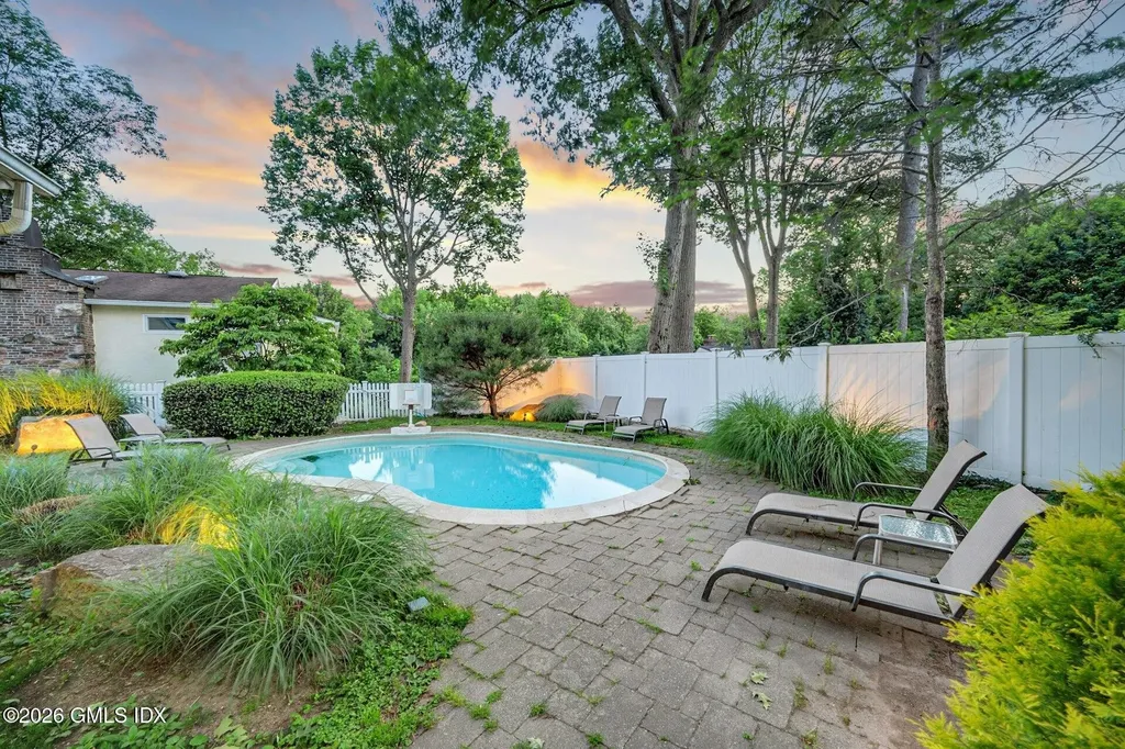 52 Center Drive Old Greenwich CT 06870