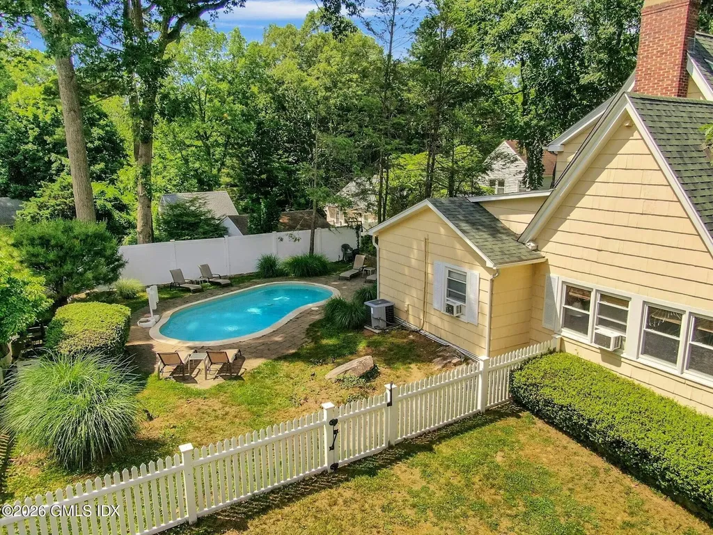 52 Center Drive Old Greenwich CT 06870