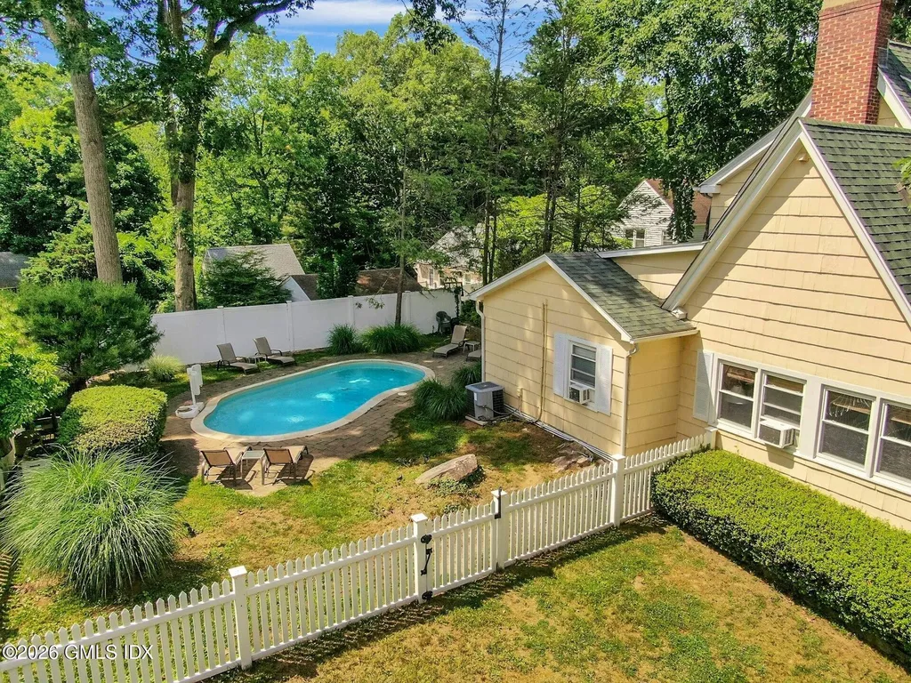 52 Center Drive Old Greenwich CT 06870