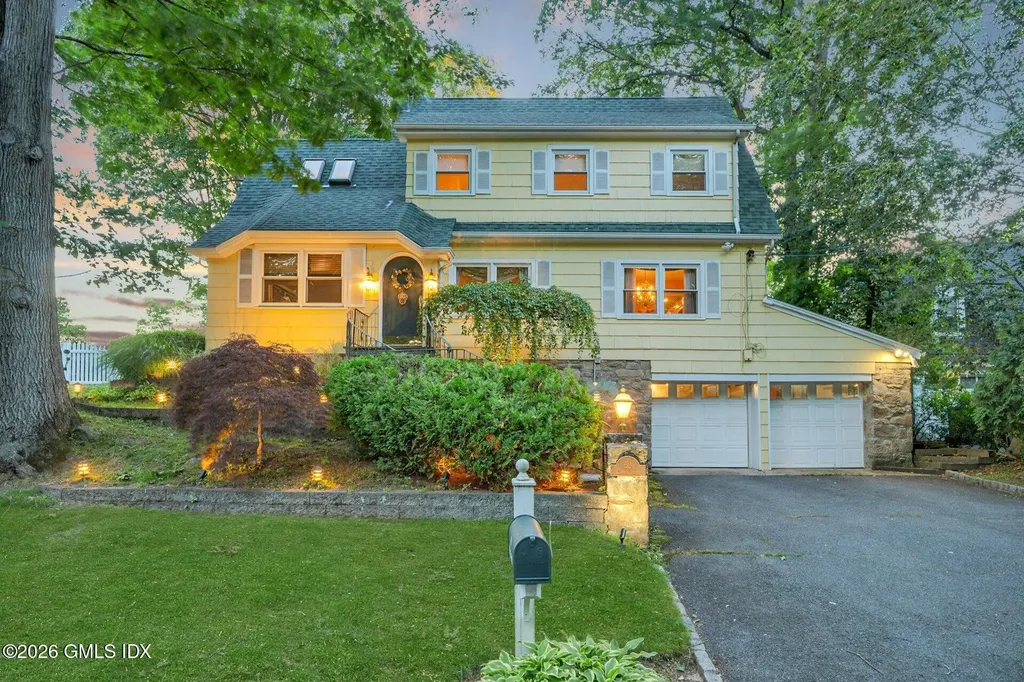 52 Center Drive Old Greenwich CT 06870