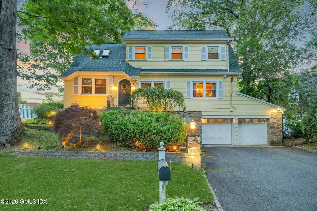 52 Center Drive Old Greenwich CT 06870