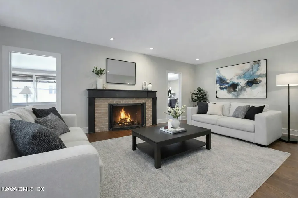 52 Center Drive Old Greenwich CT 06870