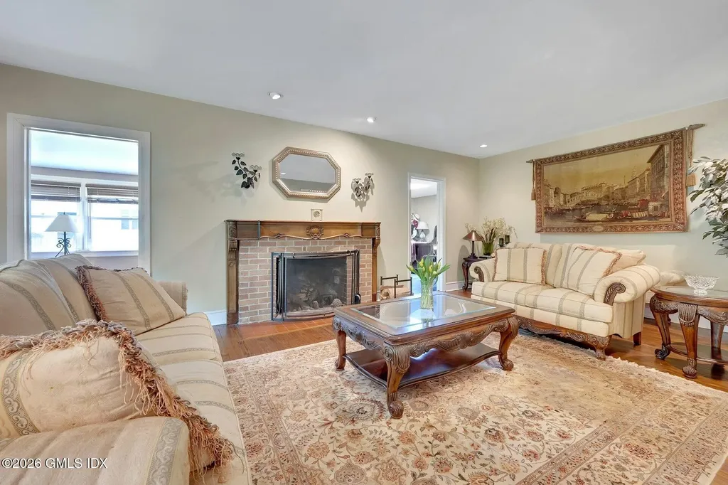 52 Center Drive Old Greenwich CT 06870