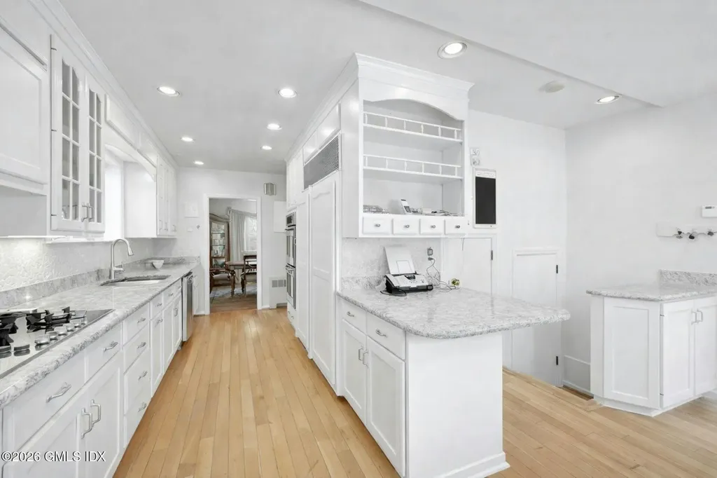 52 Center Drive Old Greenwich CT 06870