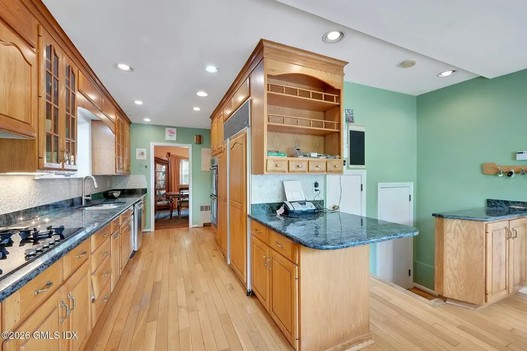 52 Center Drive Old Greenwich CT 06870