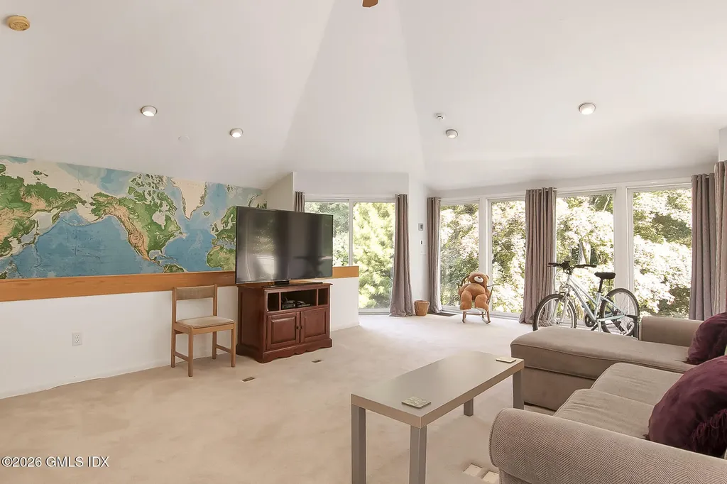 10 Steep Hollow Lane Cos Cob CT 06807