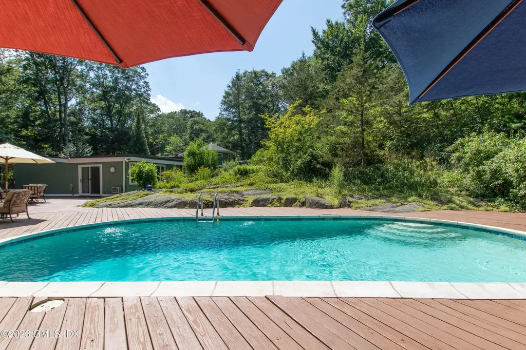 10 Steep Hollow Lane Cos Cob CT 06807
