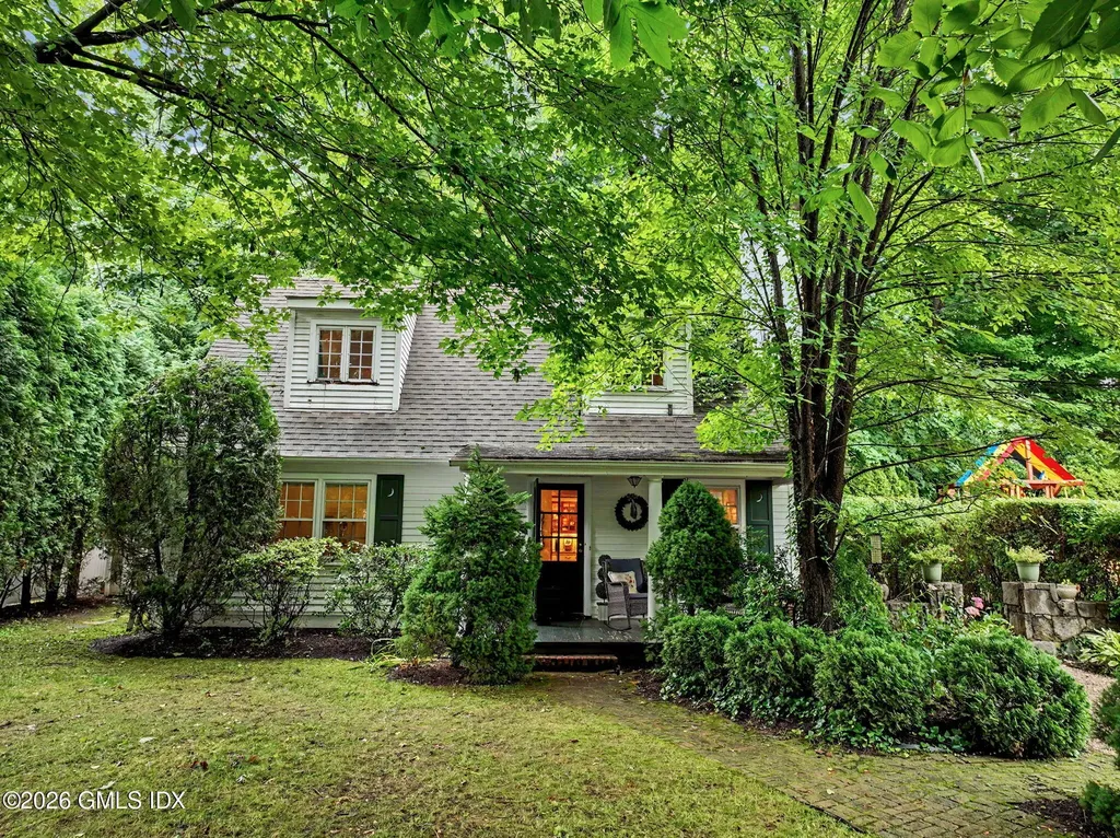 33 Center Drive Old Greenwich CT 06870