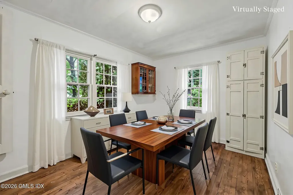 33 Center Drive Old Greenwich CT 06870