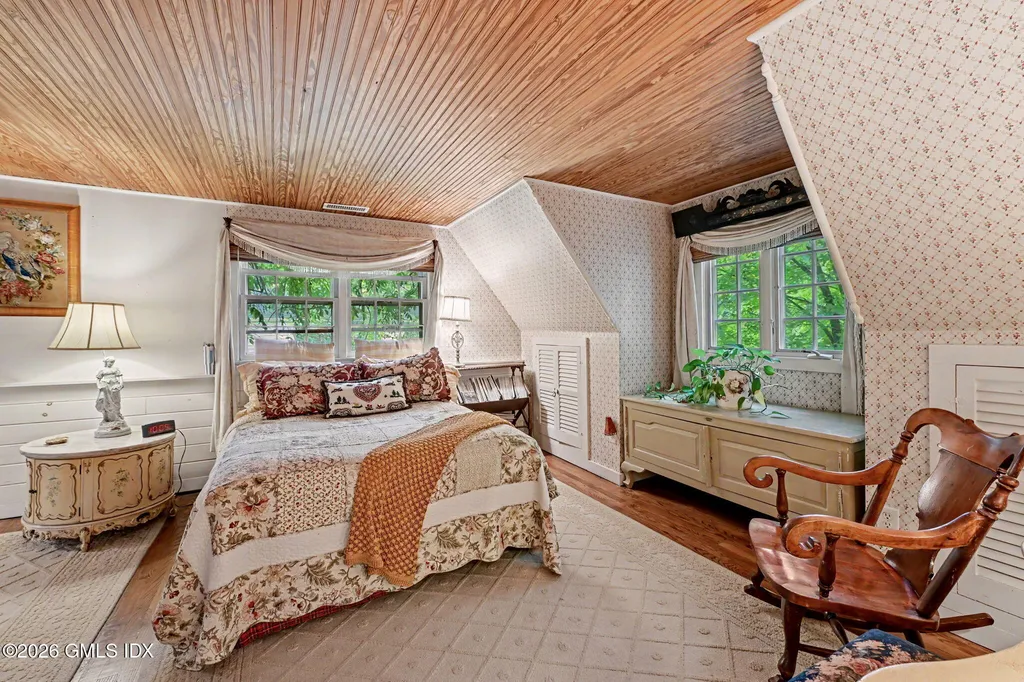 33 Center Drive Old Greenwich CT 06870