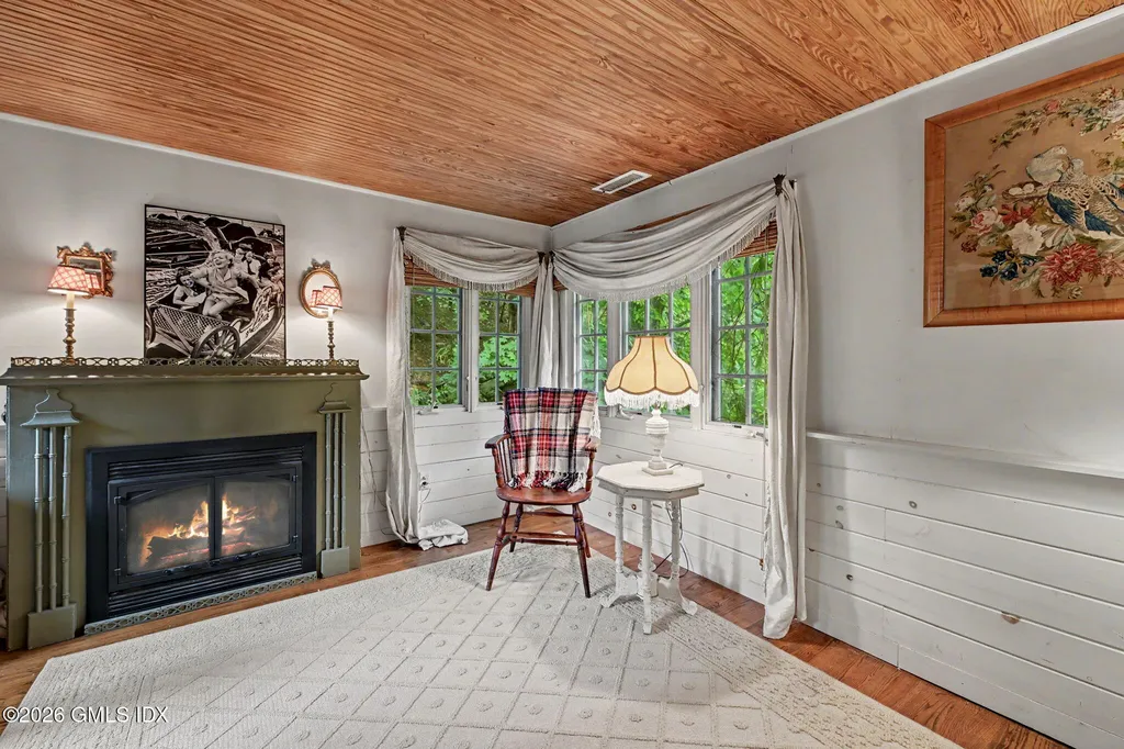 33 Center Drive Old Greenwich CT 06870