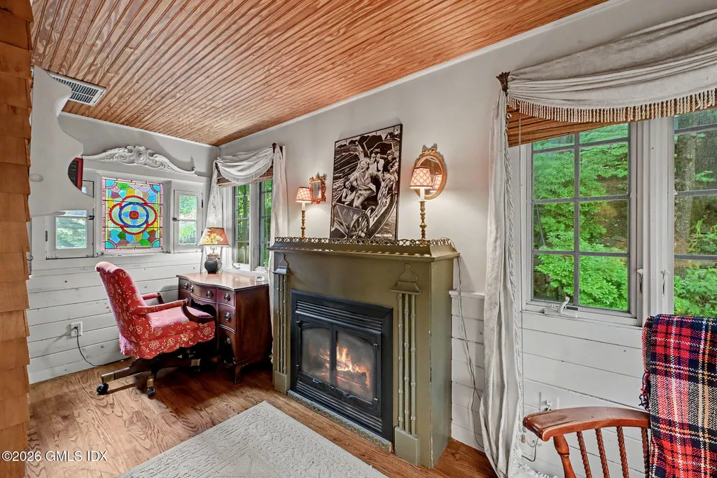 33 Center Drive Old Greenwich CT 06870
