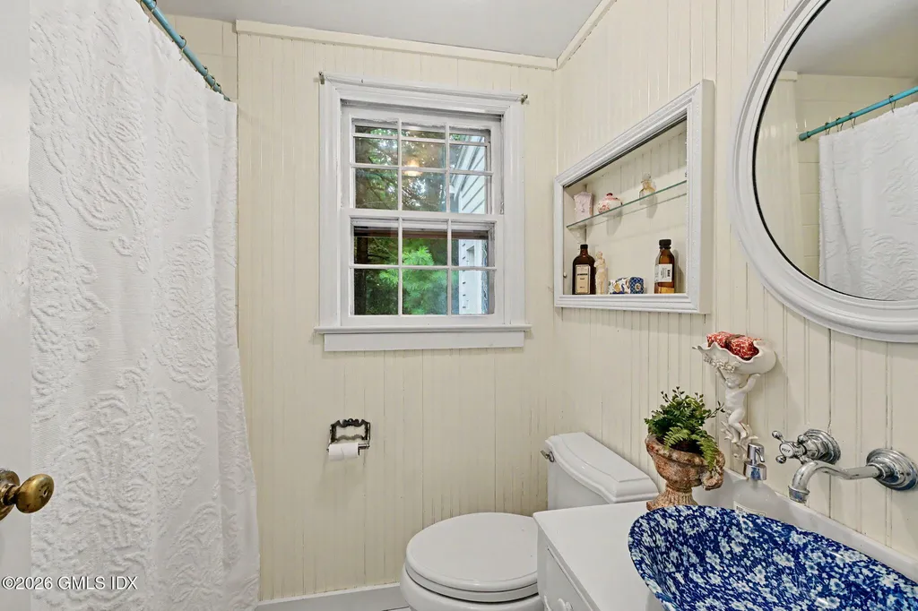 33 Center Drive Old Greenwich CT 06870