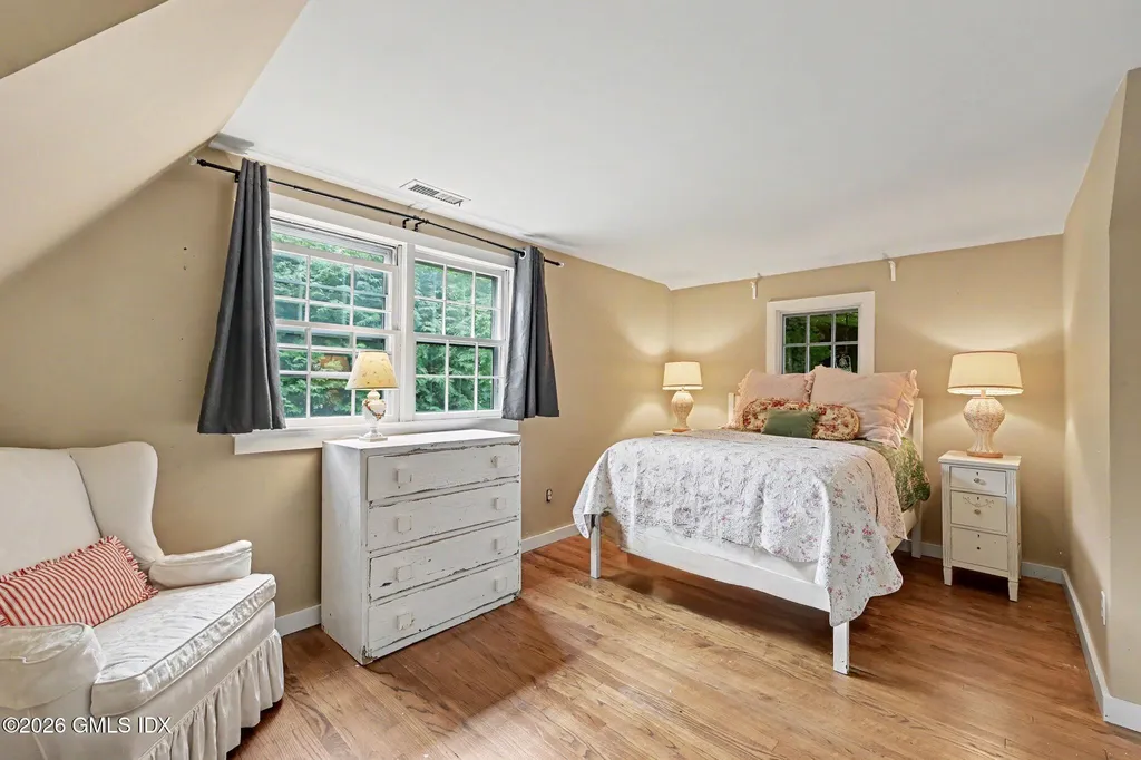 33 Center Drive Old Greenwich CT 06870
