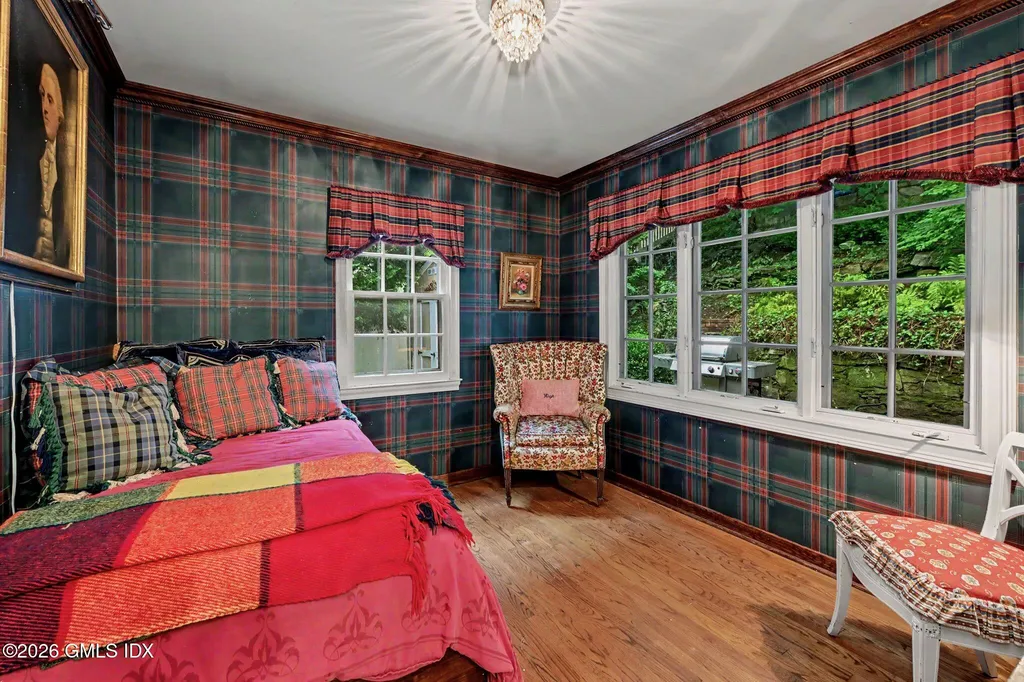 33 Center Drive Old Greenwich CT 06870