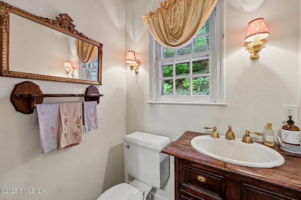 33 Center Drive Old Greenwich CT 06870
