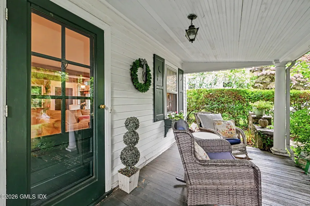 33 Center Drive Old Greenwich CT 06870
