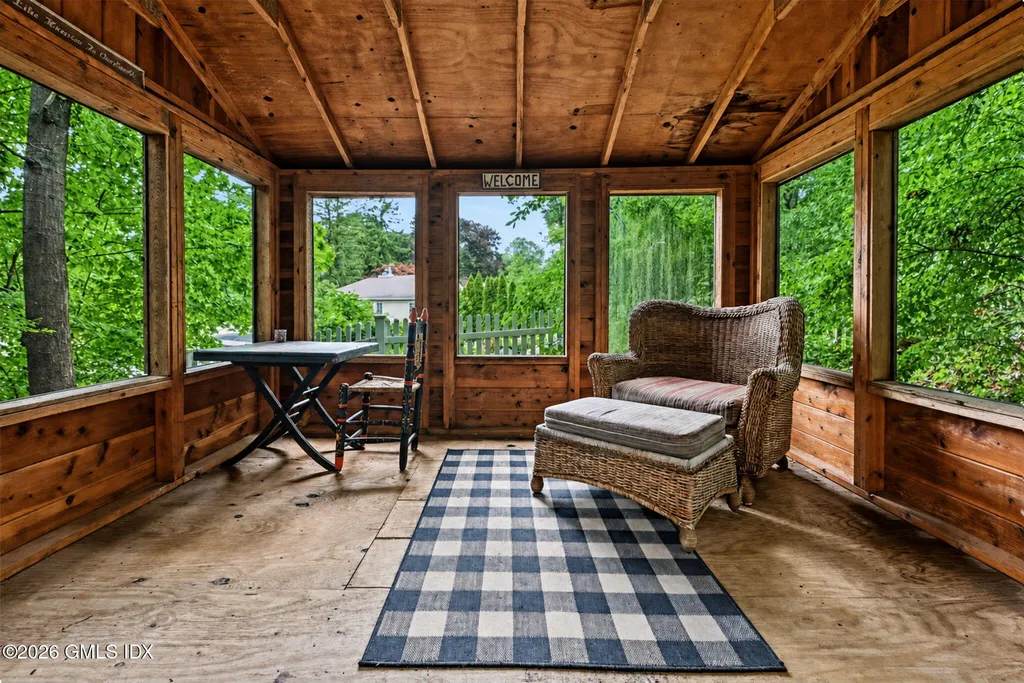 33 Center Drive Old Greenwich CT 06870