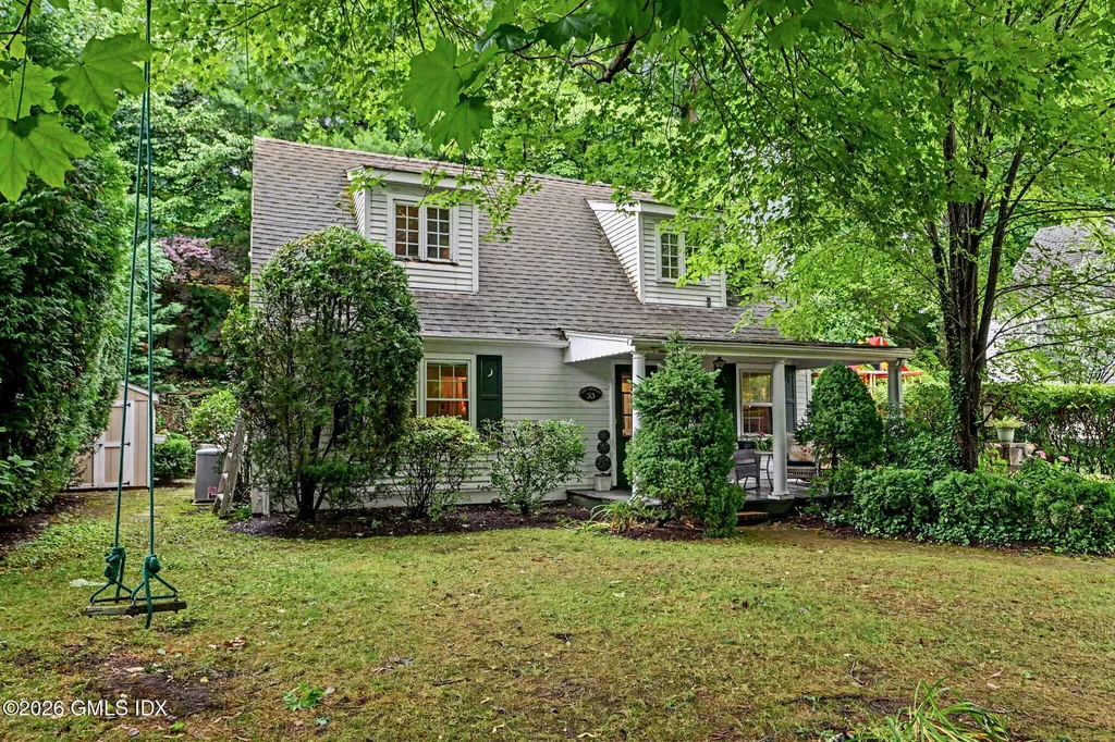 33 Center Drive Old Greenwich CT 06870