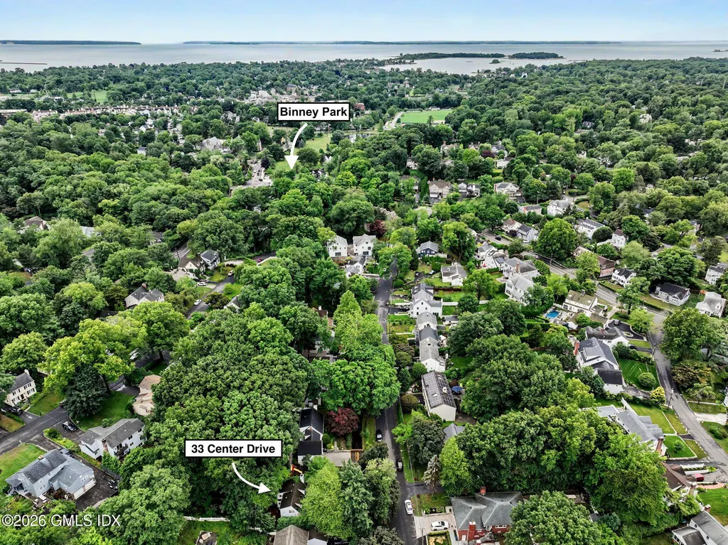 33 Center Drive Old Greenwich CT 06870