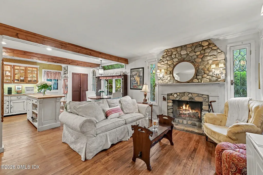 33 Center Drive Old Greenwich CT 06870