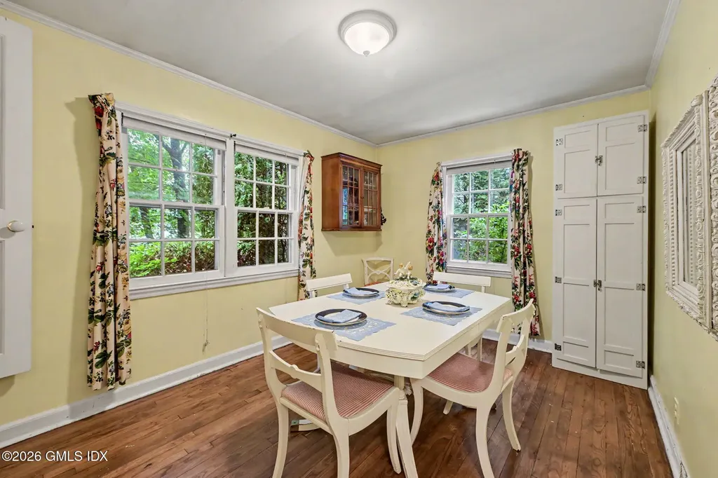 33 Center Drive Old Greenwich CT 06870