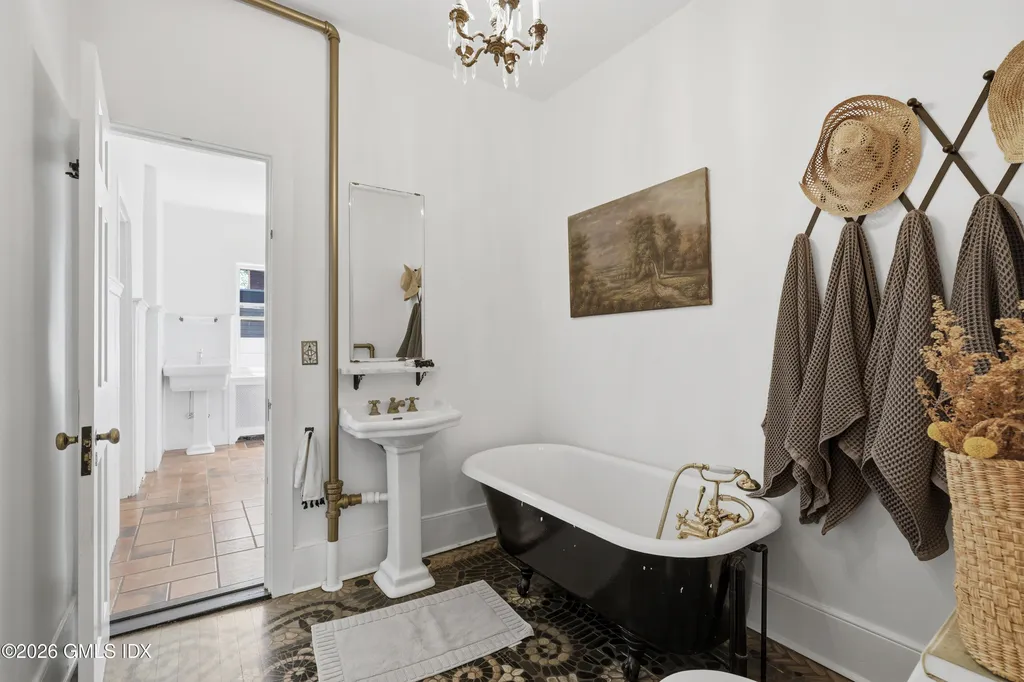 33 Mead Avenue Cos Cob CT 06807