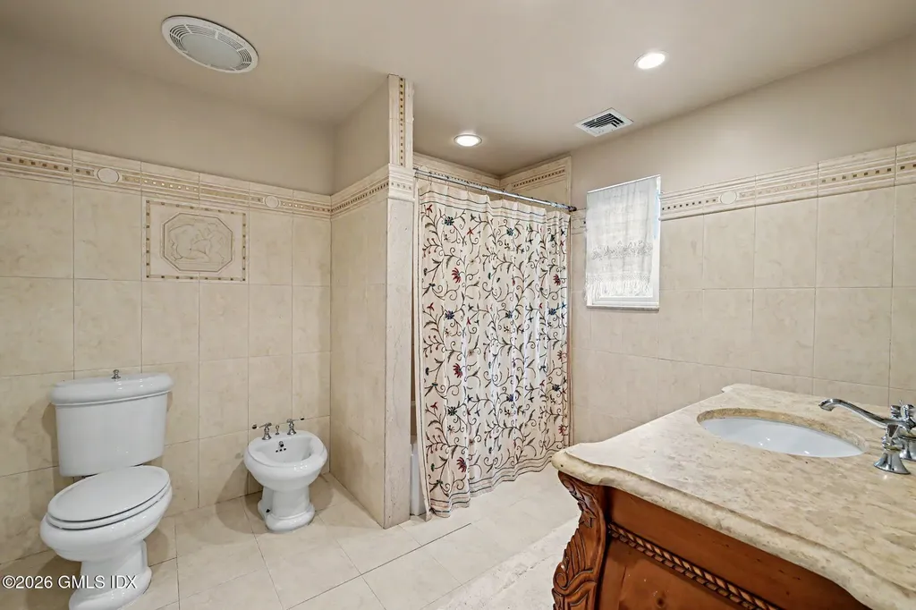 52 Francis Lane Greenwich CT 06831