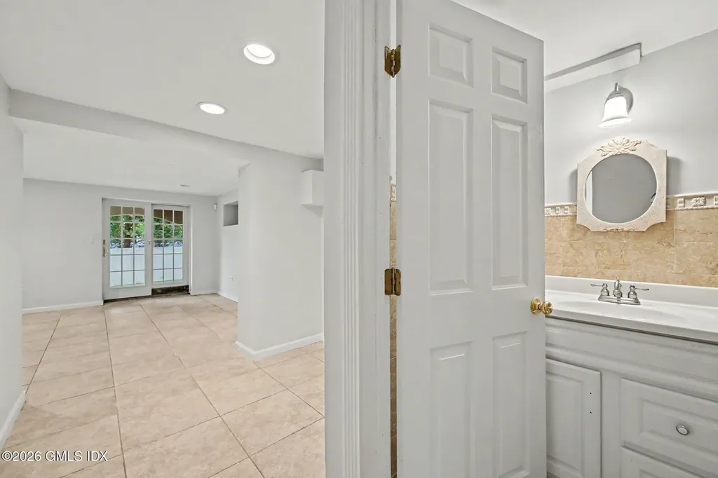 52 Francis Lane Greenwich CT 06831