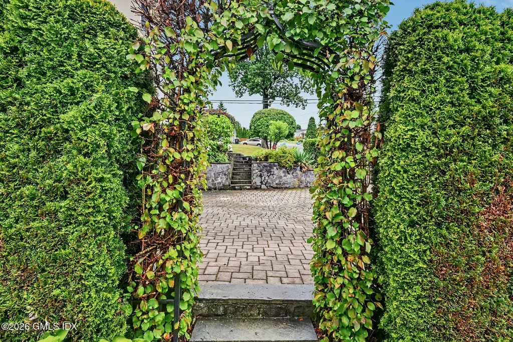 52 Francis Lane Greenwich CT 06831
