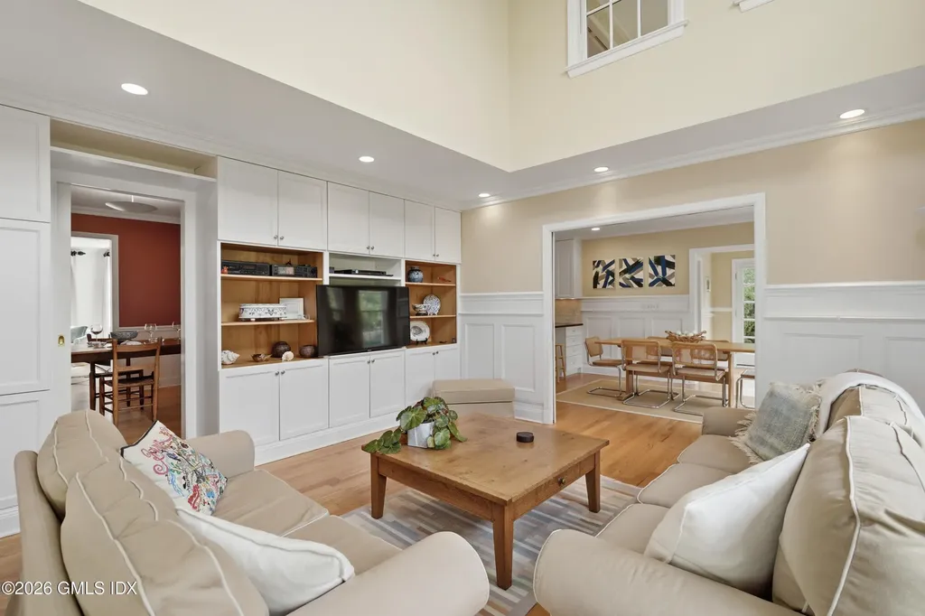 35 Owenoke Way Riverside CT 06878