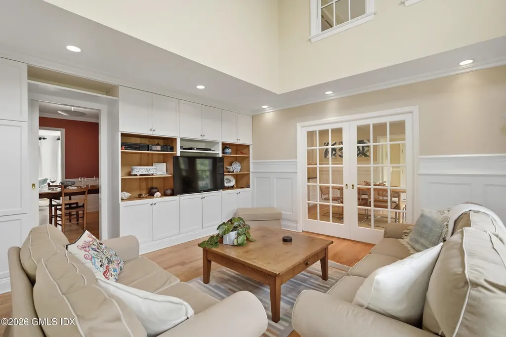 35 Owenoke Way Riverside CT 06878