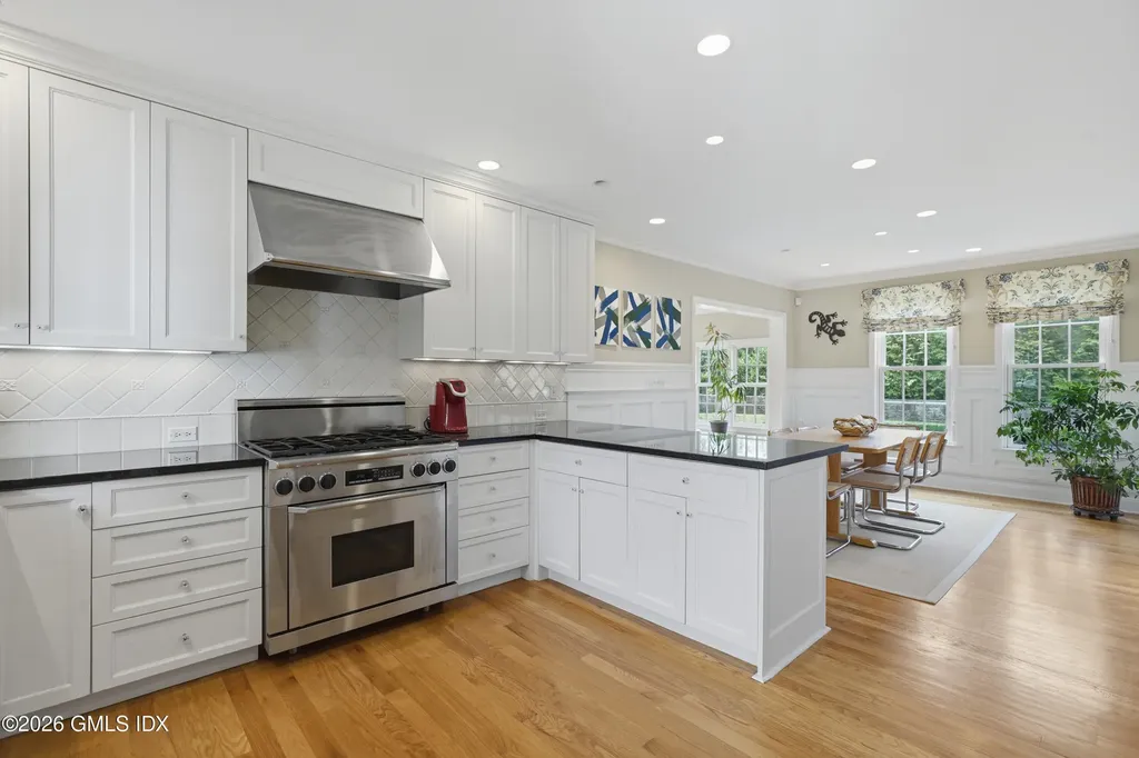 35 Owenoke Way Riverside CT 06878