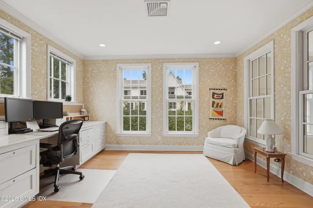 35 Owenoke Way Riverside CT 06878