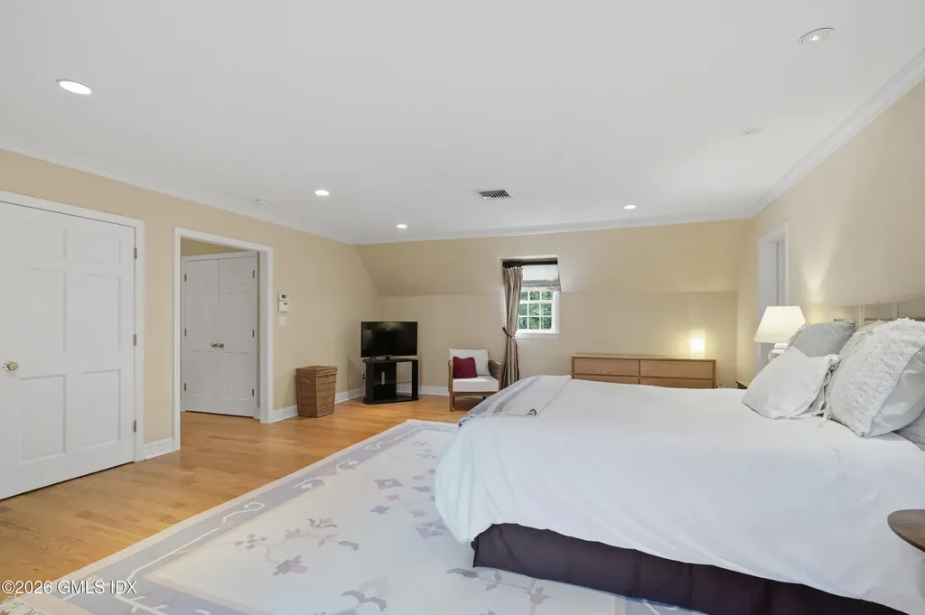 35 Owenoke Way Riverside CT 06878